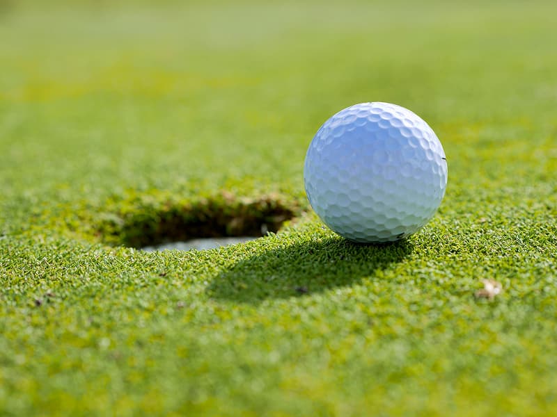Why does Matt Fitzpatrick Chip Cross-Handed?