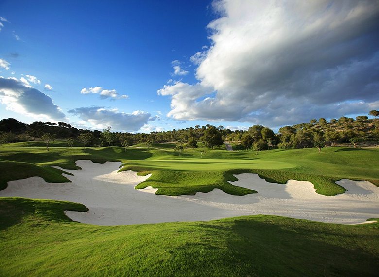 Las Colinas Golf & Country Club